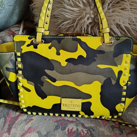 Valentino Garavani Rockstud All Leather Camouflage Bag. - Picture 7 of 14